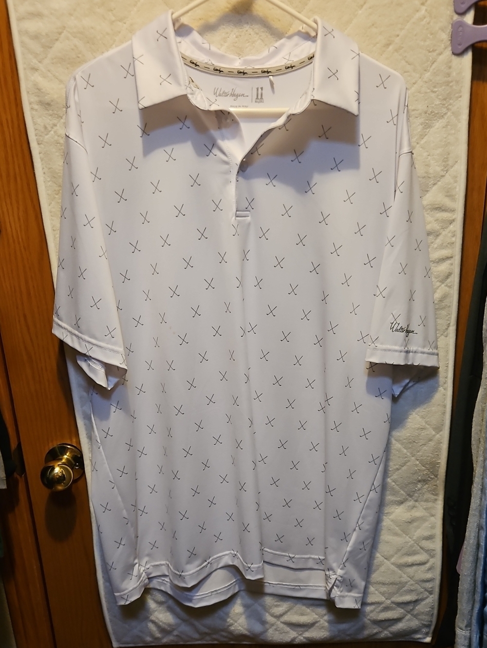 Walter Hagen | XL | White Polo with Gray Crossed Golf-Club Print